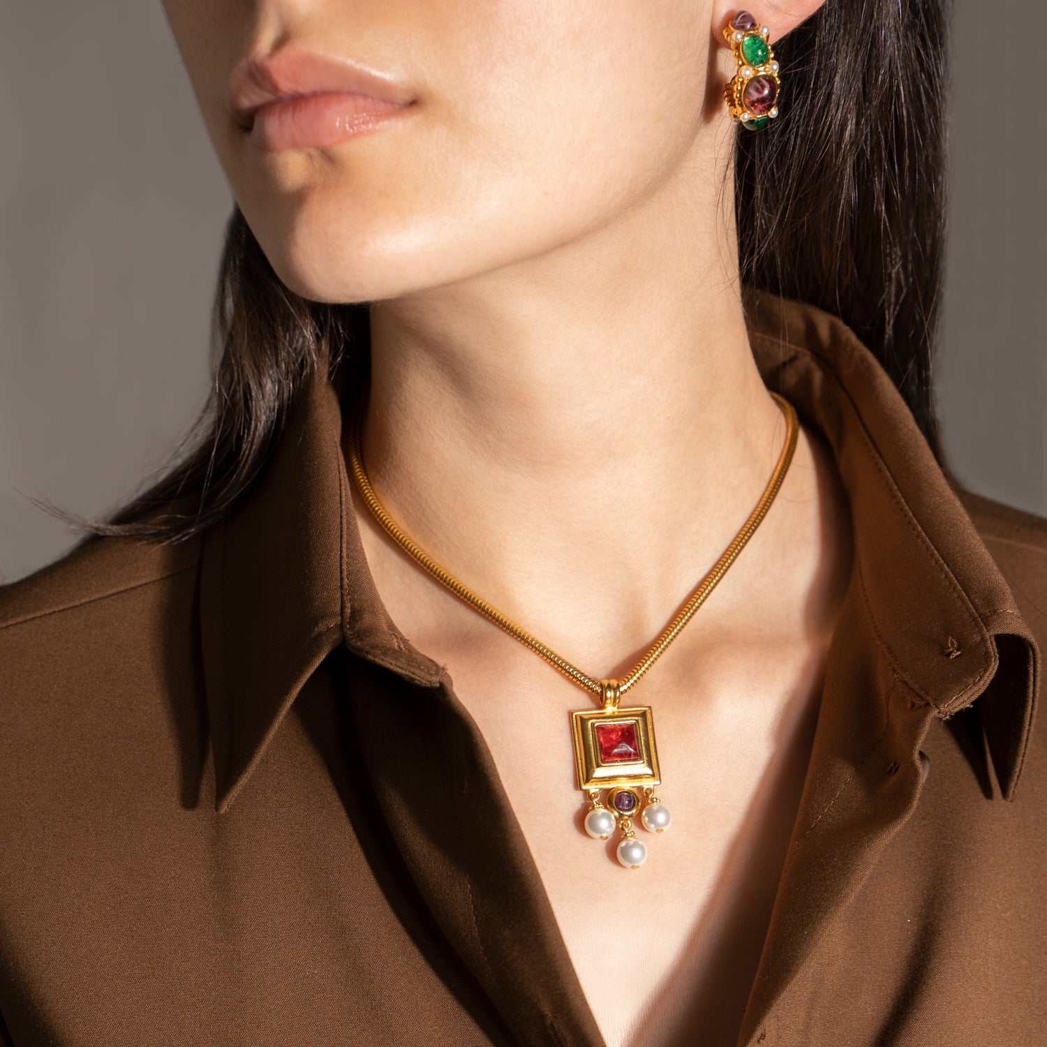 model wearing ben amun lucresia collection necklace