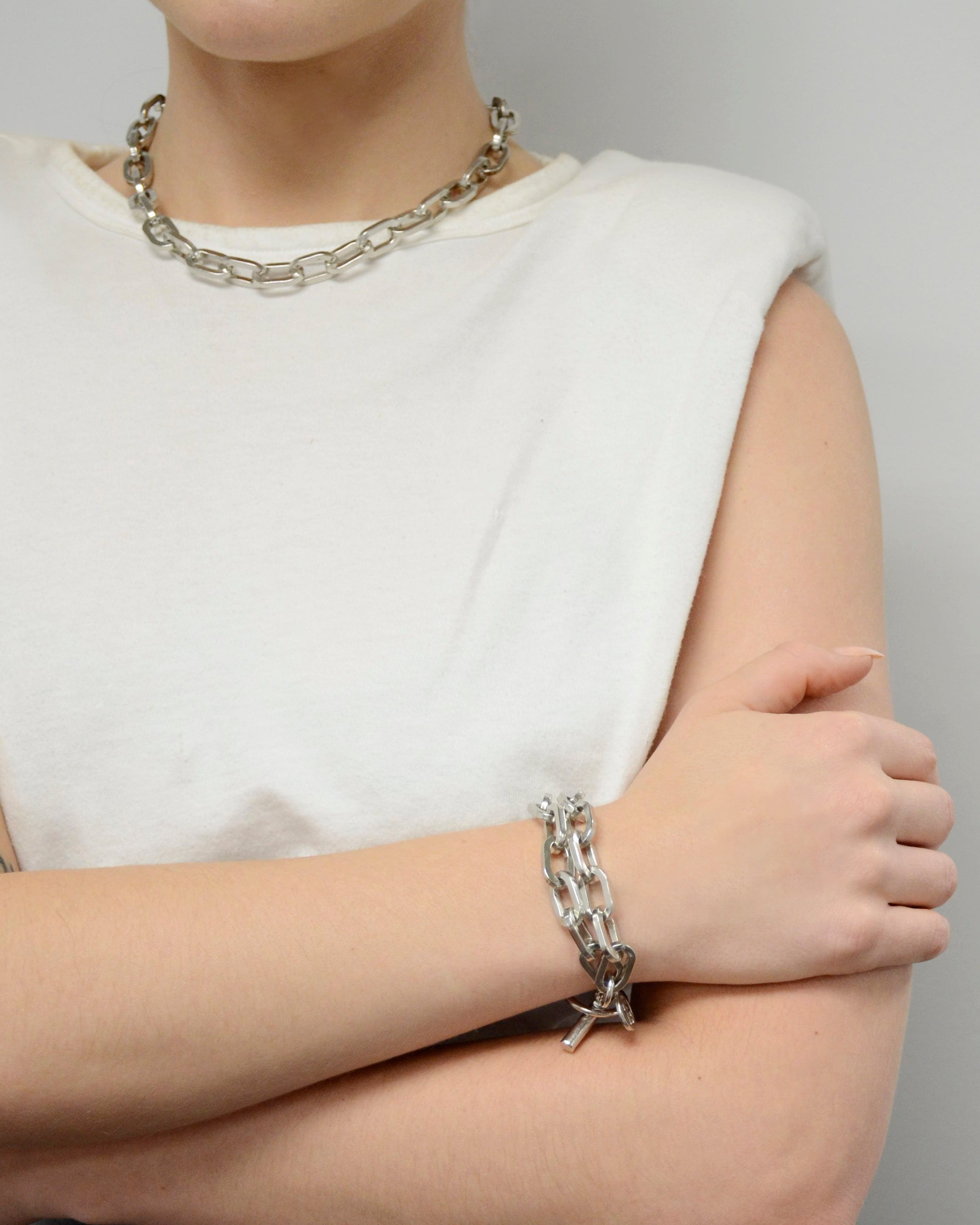 Model wearing Ben-Amun silver handmade chainlink necklace and bracelet