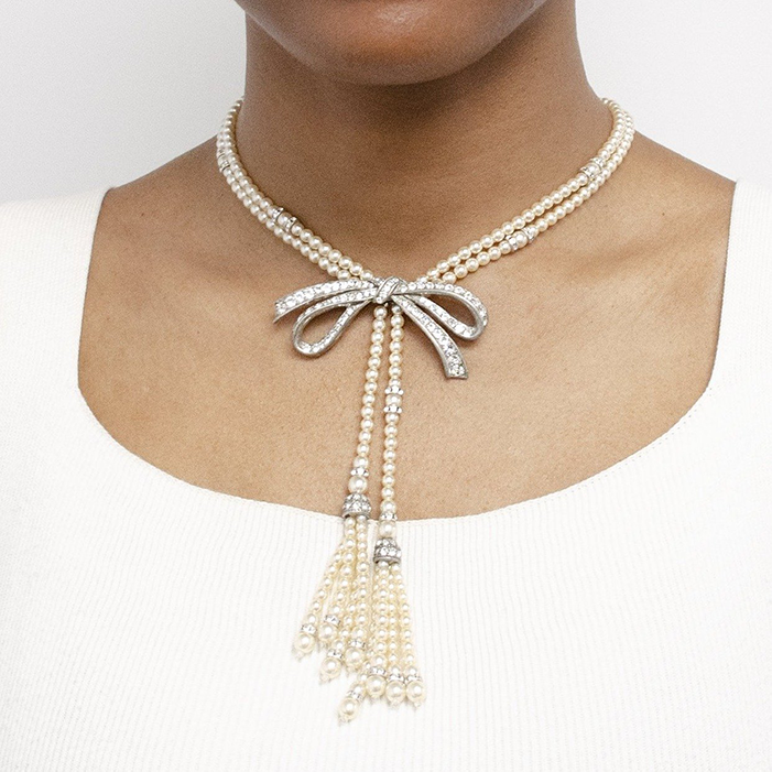 Bow pendant 2025